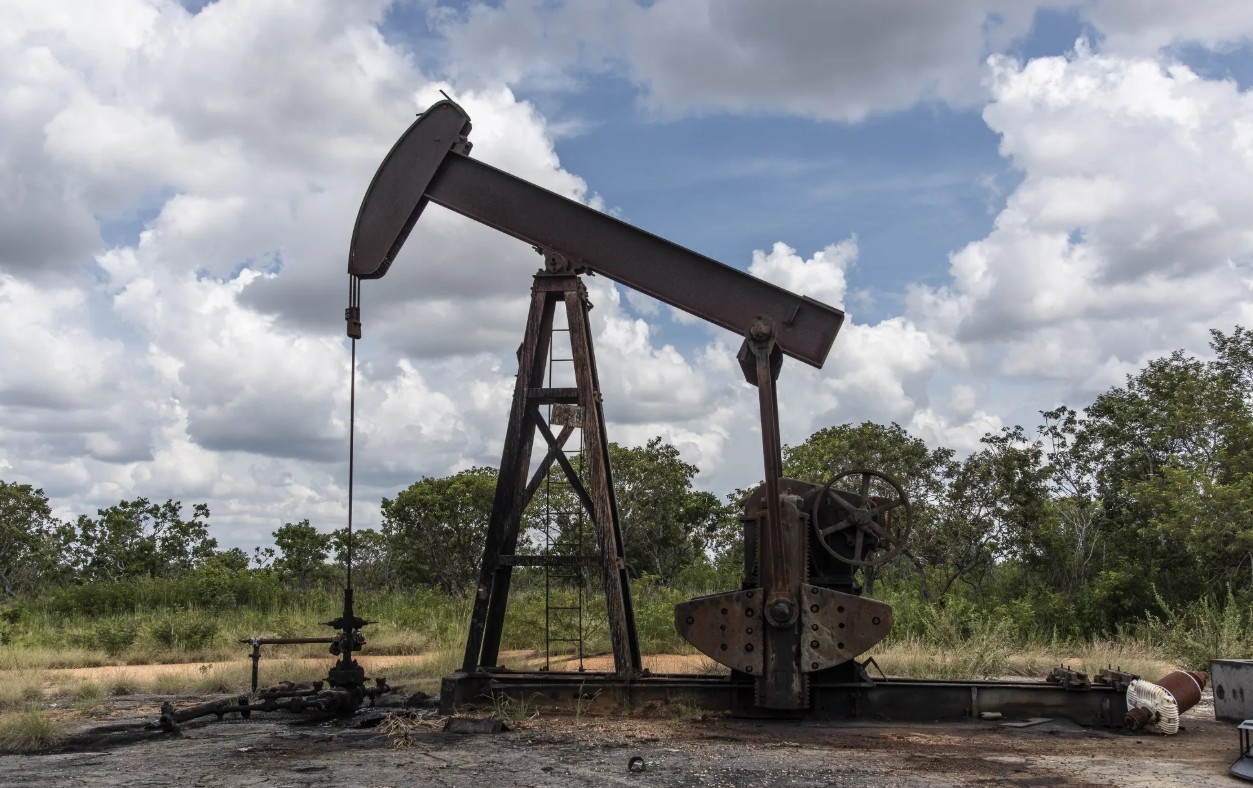 Venezuela’s Economic Revival Hinges on a Geological Nightmare